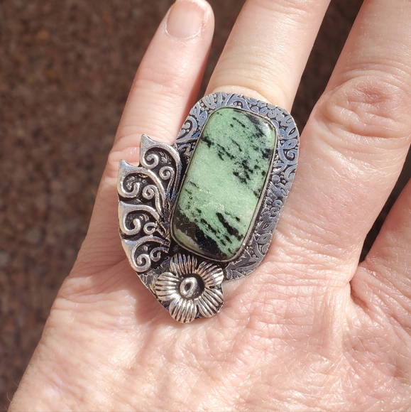 New Ruby Zoisite Carved 925 Silver Statement Ring. - Picture 7 of 16